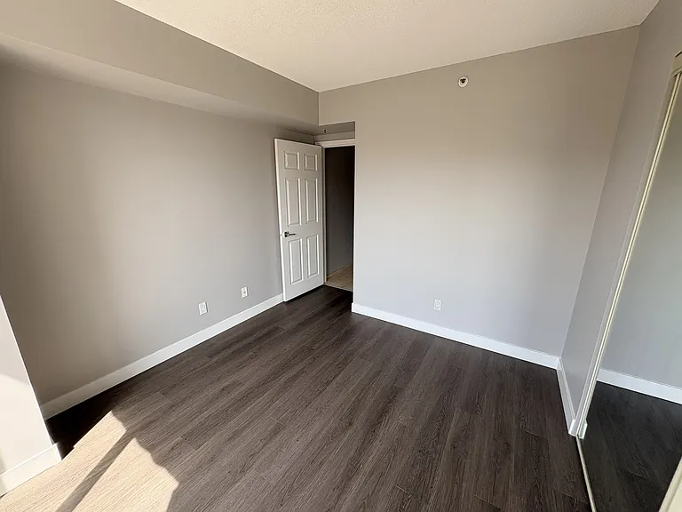 5733 Cambie St — Photo 50
