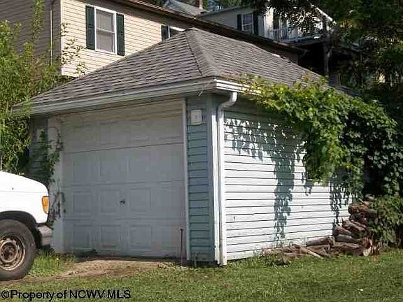 3rd image of 705 Louise Ave