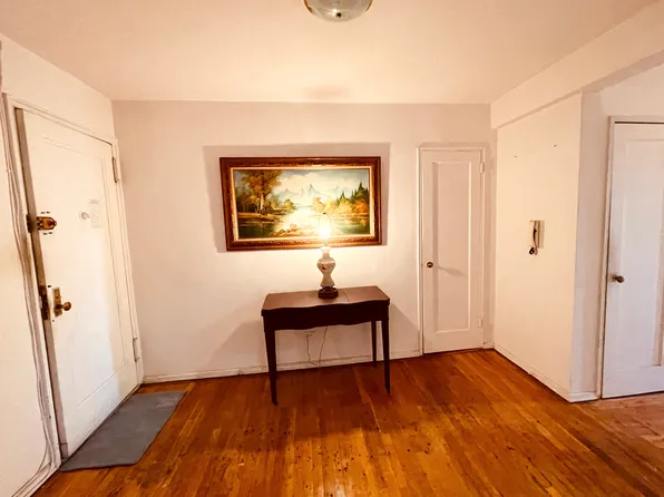 2555 Batchelder Street image 1 of 21