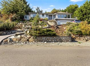 8870 Forest Park Dr, North Saanich, BC V8L 4E9