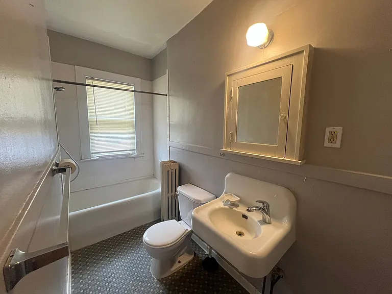 119-23 W 33rd St — Photo 11