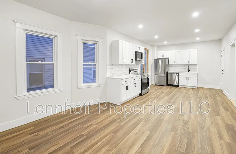 Building Photo - 28 Clark St #1