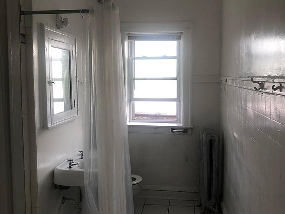 4th image of 7711 S Aberdeen St #3