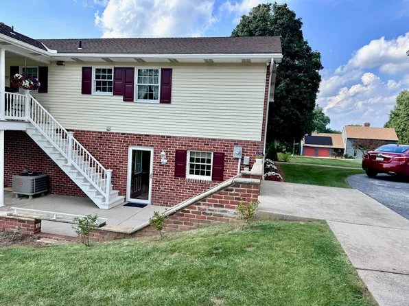 9 Pine Court Dr #2, Abbottstown, PA 17301