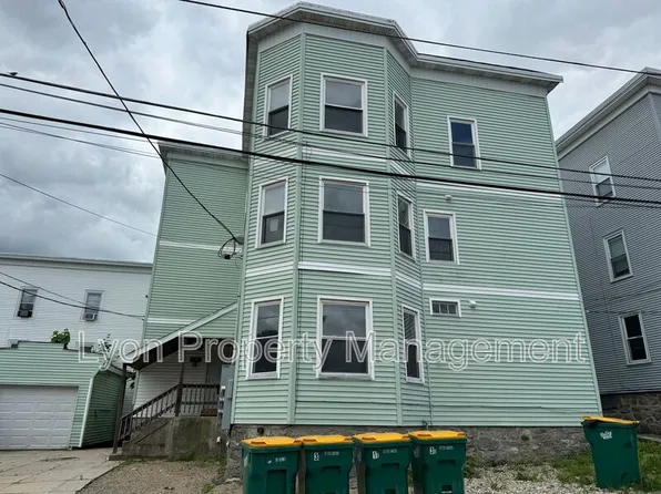 19 Chester St #1F, Woonsocket, RI 02895