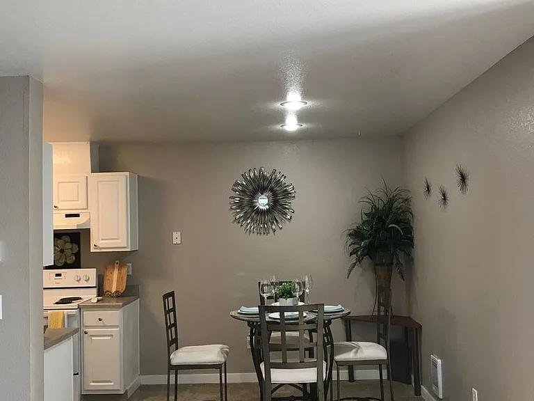 Signature Apartments — Photo 68