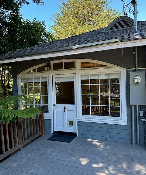 220 Throckmorton Ave — Photo 1