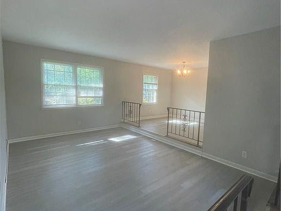 5th image of 1283 Murdock Rd