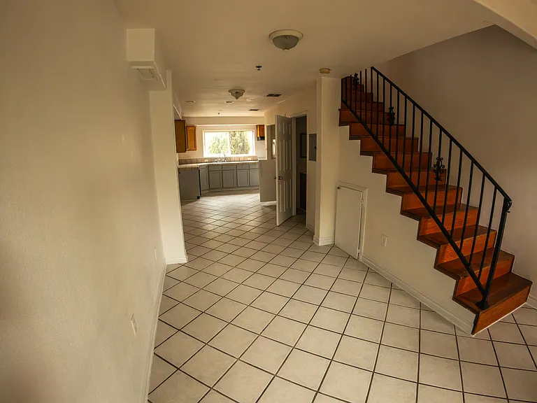 5033 Maplewood Ave #4 — Photo 3