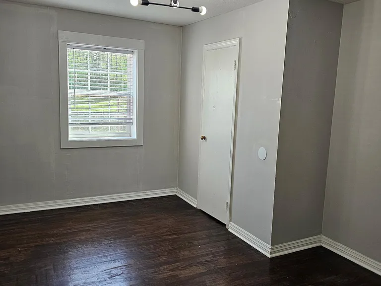 155 Midway Dr #B — Photo 3