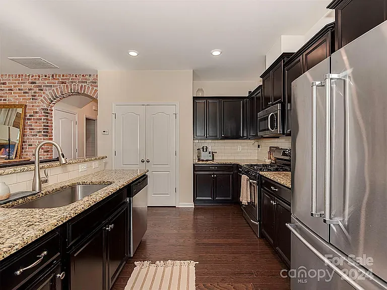 4023 Black Walnut Way — Photo 2