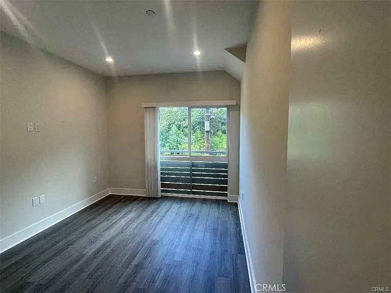 6445 Woodley Ave #204 — Photo 24