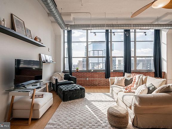 2nd image of 2200 Arch St Unit 1011