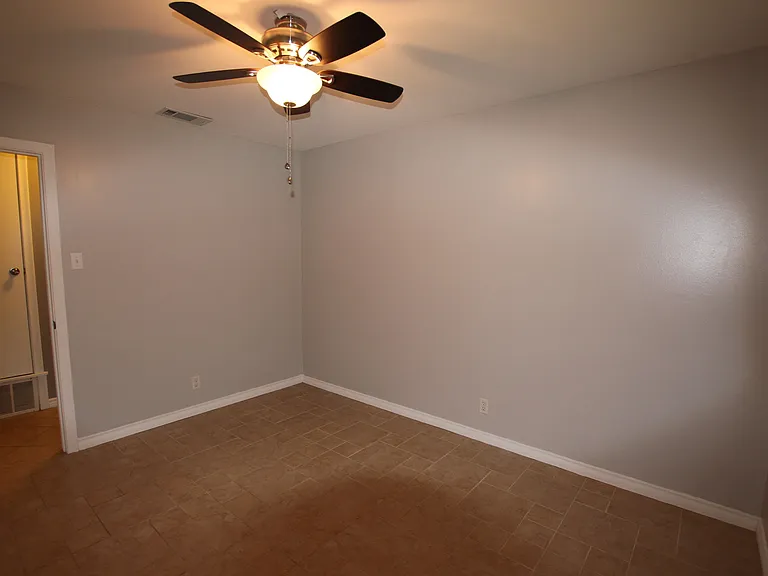2930 Williamsburg Dr — Photo 16