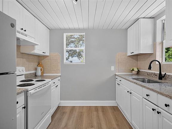 3rd image of 2947 GILLESPIE AVENUE