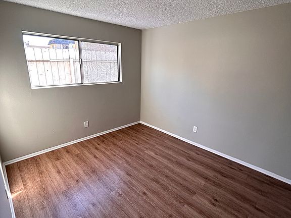 3rd image of 1106 Grove Ave