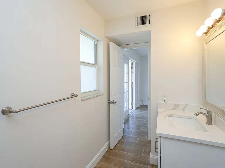 2102 Alamanda Dr #Penthouse B — Photo 17