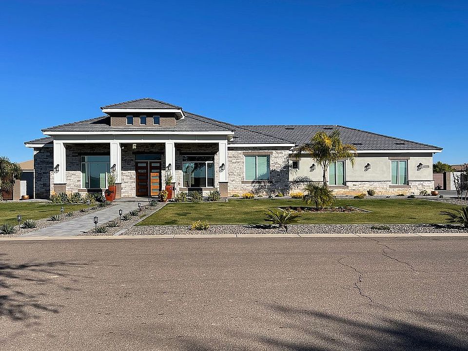 1st image of 16030 W Ironwood Dr