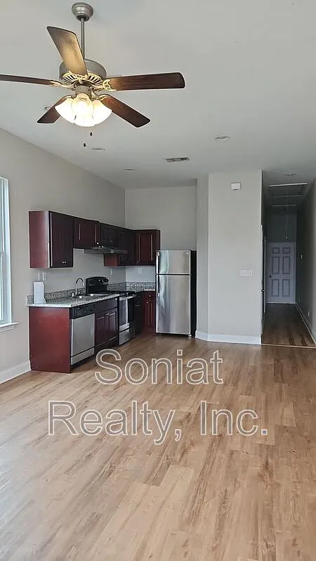 2 bed, 1.0 bath, 792 sqft, $1,295 — Photo 3