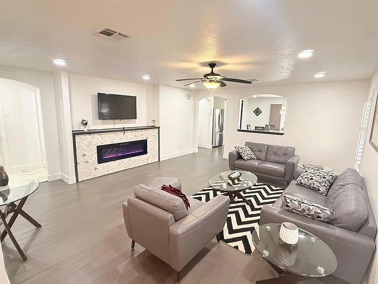 4016 Orion St — Photo 2