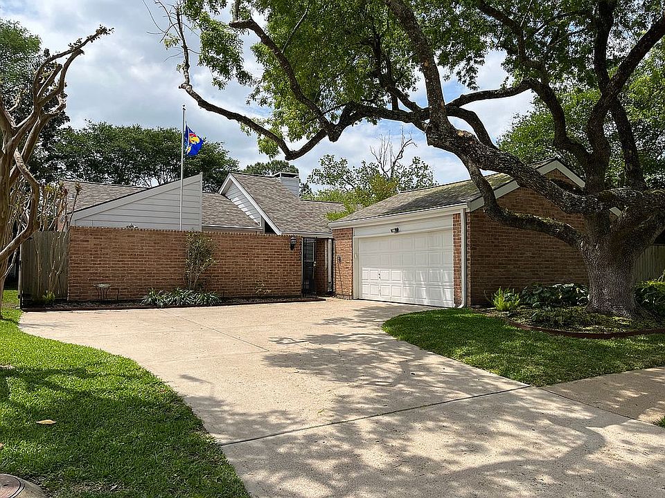 1st image of 2102 Woodland Park Dr