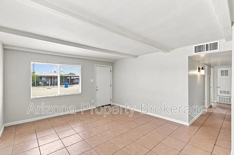 4 bed, 2.0 bath, 1177 sqft, $2,195 — Photo 2