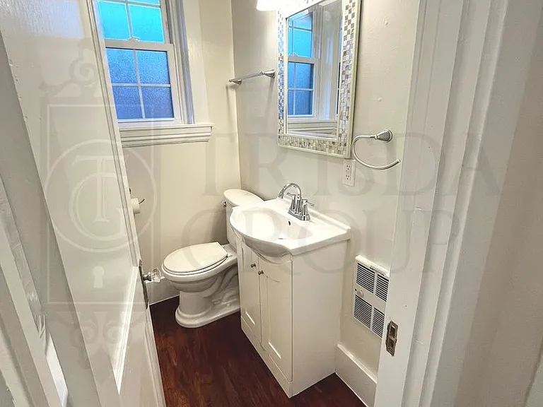 468 Belonda St — Photo 26