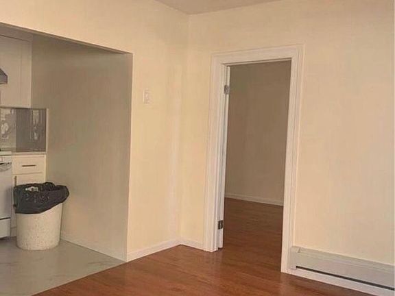 3rd image of 201 Avenue Z Floor 1