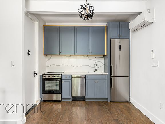 5th image of 295 Montgomery St APT 1F