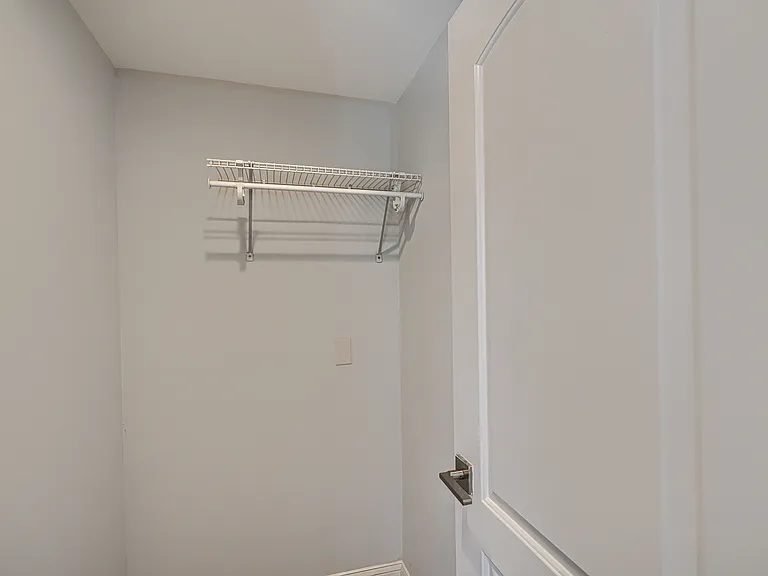 214 Warren Ave — Photo 17