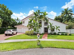 2380 NE 214th St, Miami, FL 33180