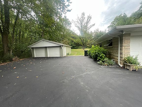 3rd image of 9100 Hillview Dr