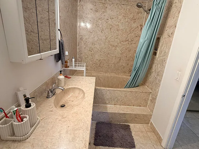 27 E Crossings Cir #H — Photo 13