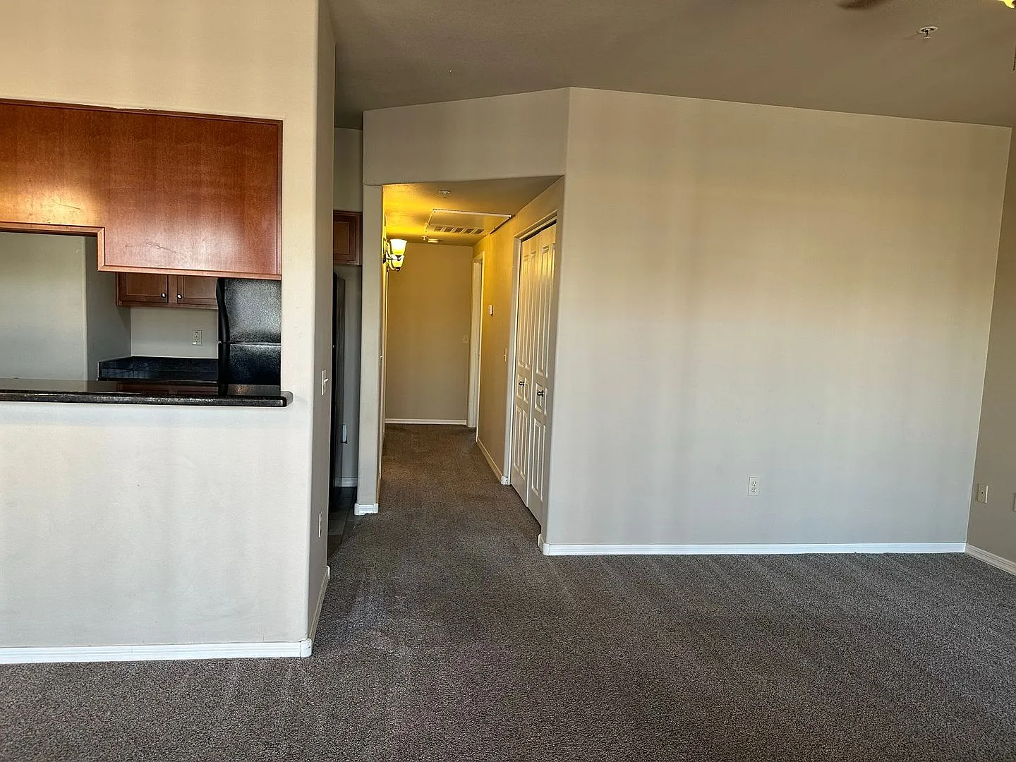 First Full Months Rent Free Lovely 2 Bed 2 Bath In Tempe — Photo 3
