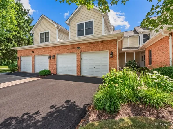 9196 Falcon Greens Dr, Crystal Lake, IL 60014