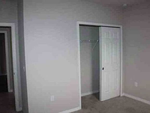 3rd image of 516 McKenna Dr