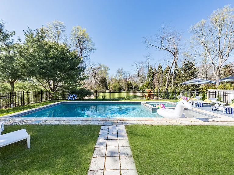 2867 Noyac Rd — Photo 3