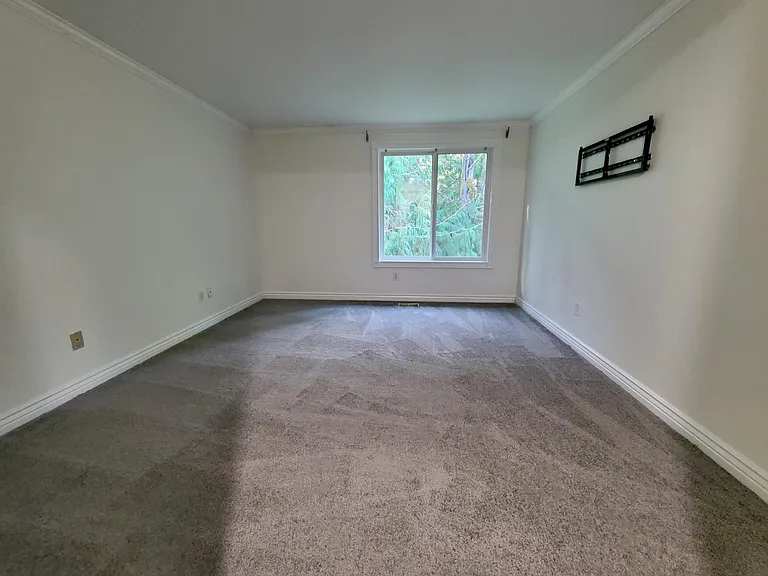 2707 233rd Pl NE — Photo 3