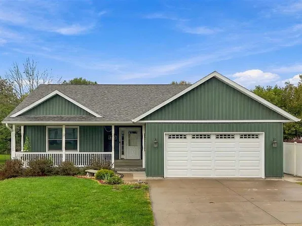 715 14th St, Kalona, IA 52247