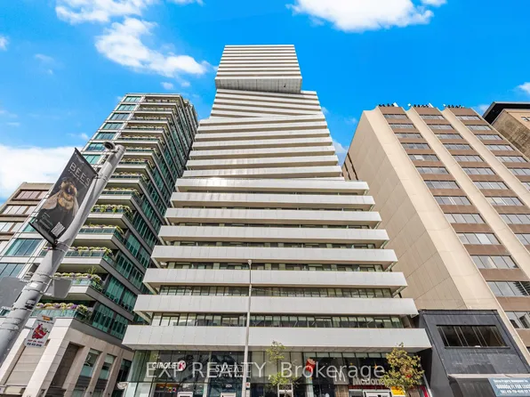 200 Bloor St W #1203, Toronto, ON M5S 0B1