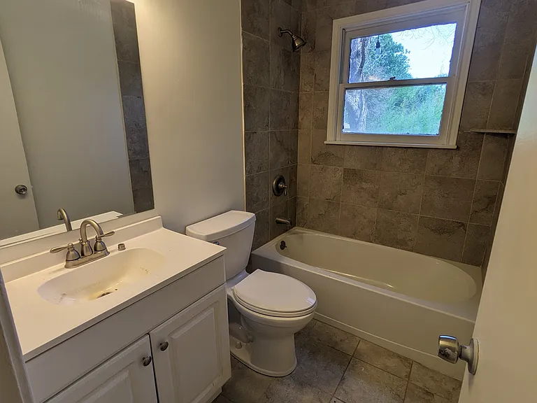 549 W Merriweather St — Photo 17