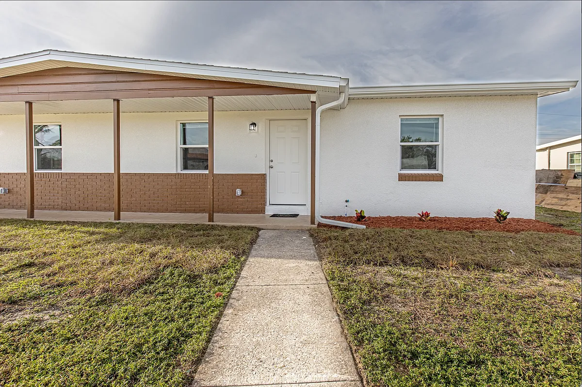 Building Photo - 6015 Deming Ave #6015