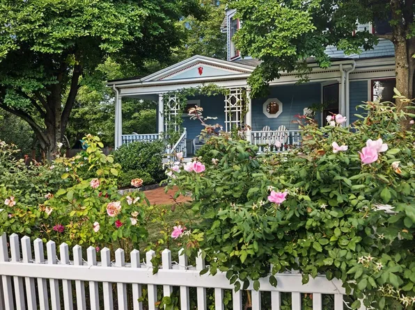 4 Latisquama Rd, Southborough, MA 01772