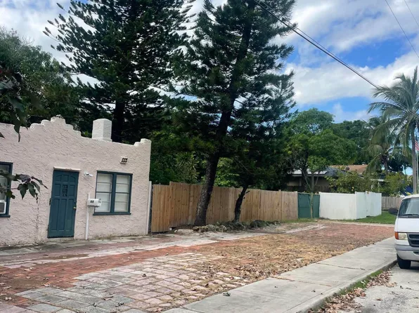 818 Briggs Street, West Palm Beach, FL 33405