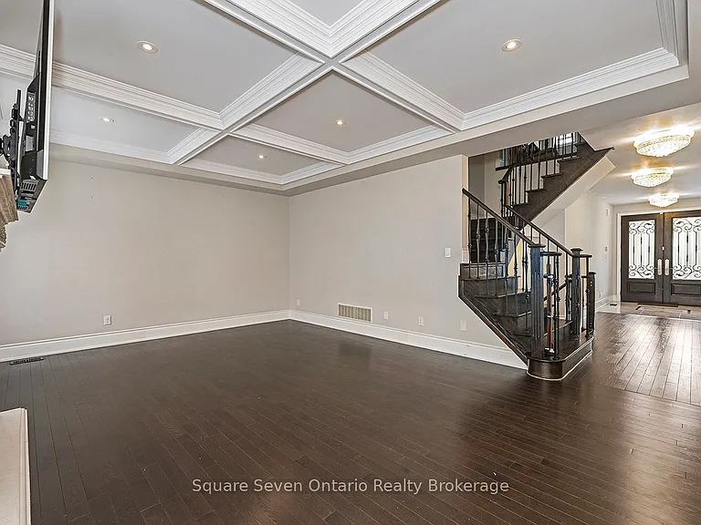 2147 Vineland Cres — Photo 22