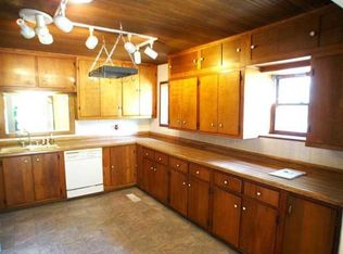 10040 SW Berwyn Rd, Wakarusa, KS 66546