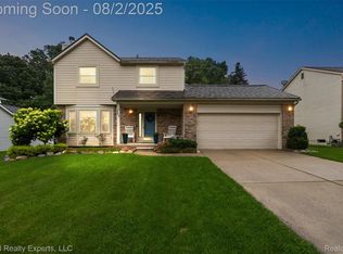 2661 Bayberry Dr, Waterford, MI