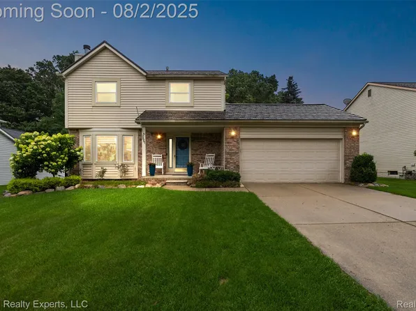 2661 Bayberry Dr, Waterford, MI 48329