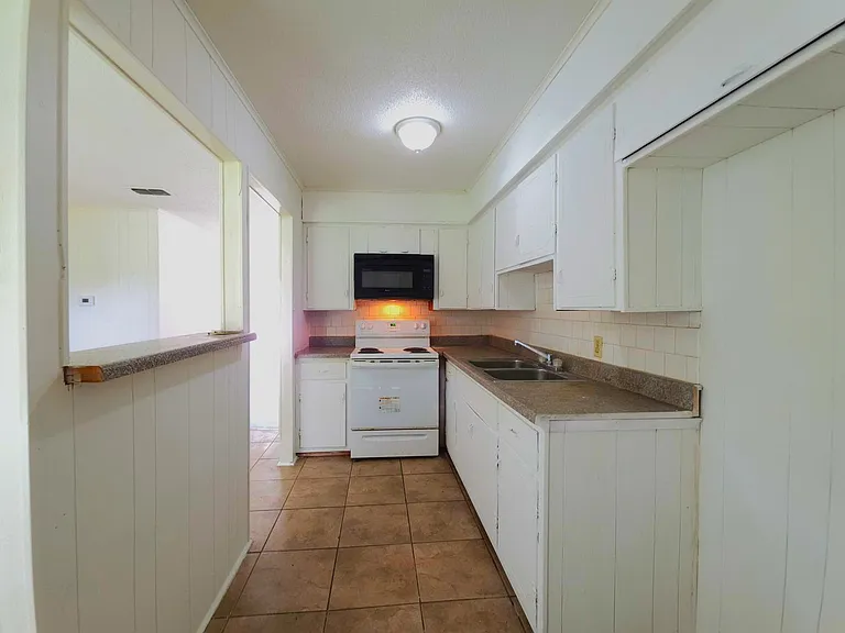 501 E Reagan St — Photo 8