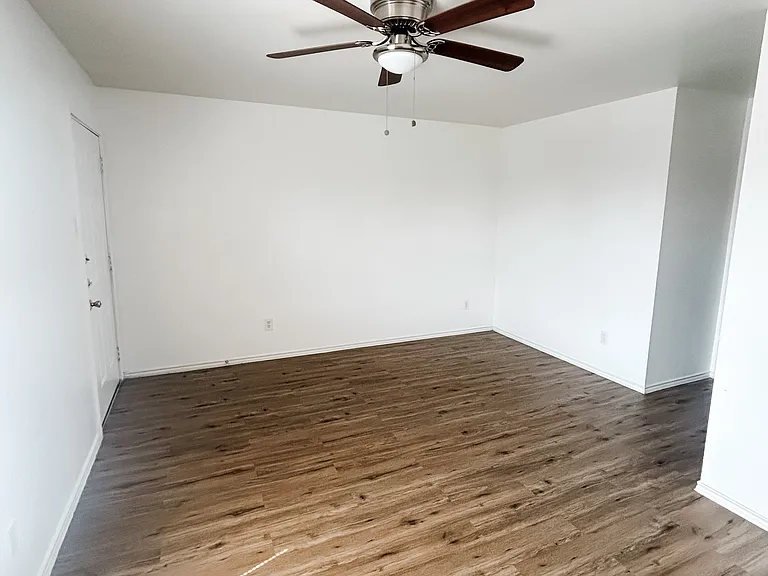 1604 Windward Dr #D — Photo 2